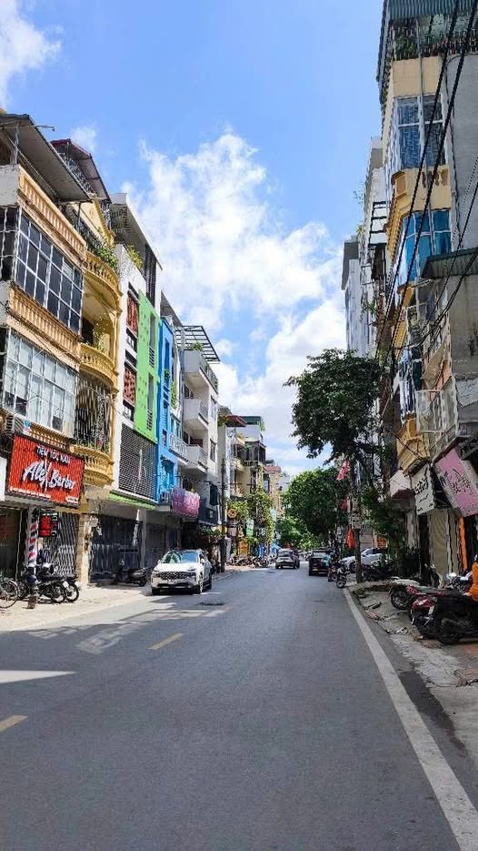 Nhà Cầu Diễn, 3 tầng, lô góc kinh doanh sầm uất, ô tô tránh, giá 17 tỷ