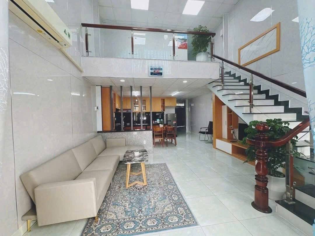 Nhà xinh full nội thất, 3 phòng ngủ, đường 6m, Bình Dương 8 triệu/tháng