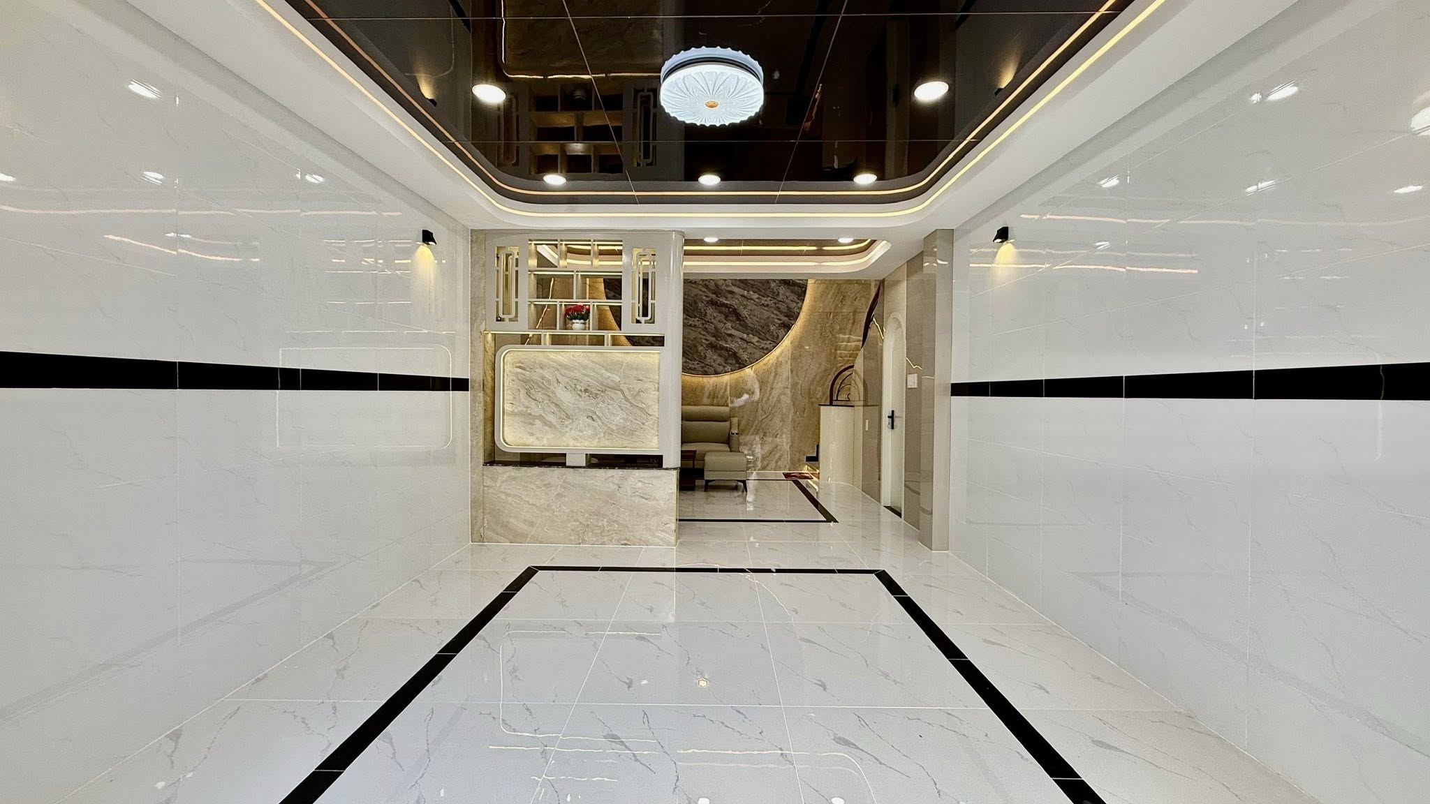 Nhà 4 tầng full nội thất, xe hơi đỗ cửa ngay Lotte Nguyễn Văn Lượng - Giá hời