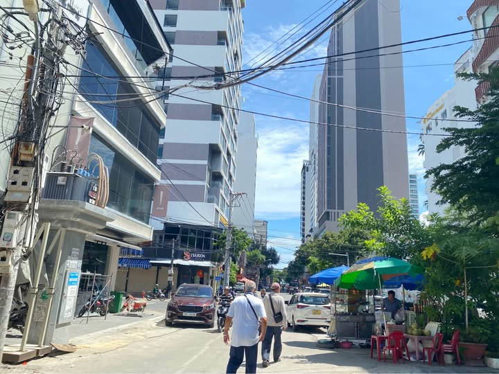 Đất vàng Nha Trang, mặt tiền Trần Quang Khải, sát biển, giá hời