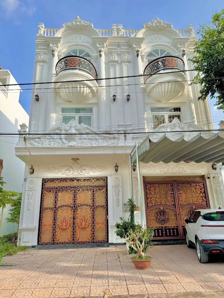 Cho thuê nhà 3 lầu kinh doanh sầm uất đường D33 khu dân cư Hồng Loan - Giá 14 triệu/tháng