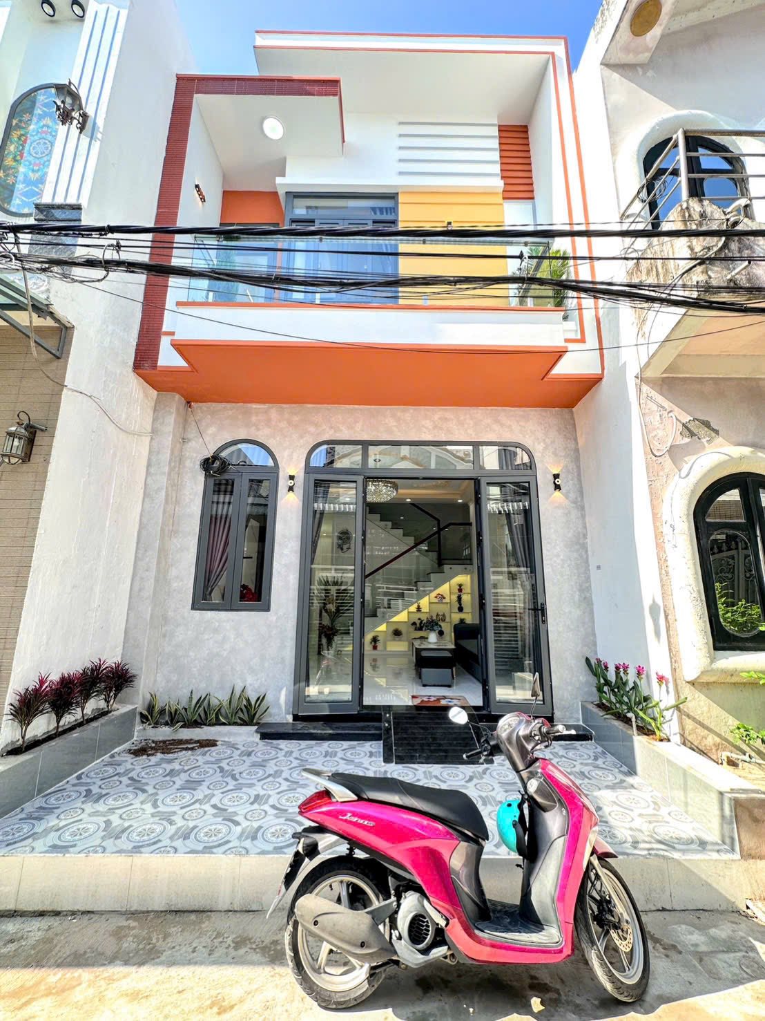 Nhà 1 trệt 1 lầu mới, đẹp, tọa lạc tại đường A2