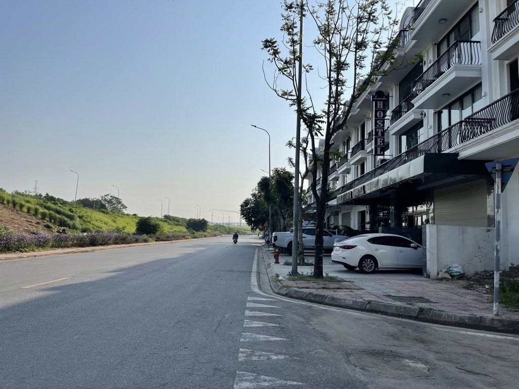 Siêu biệt thự mini 75m2, 5 tầng tân cổ điển, ô tô tránh, khu Vip Long Biên