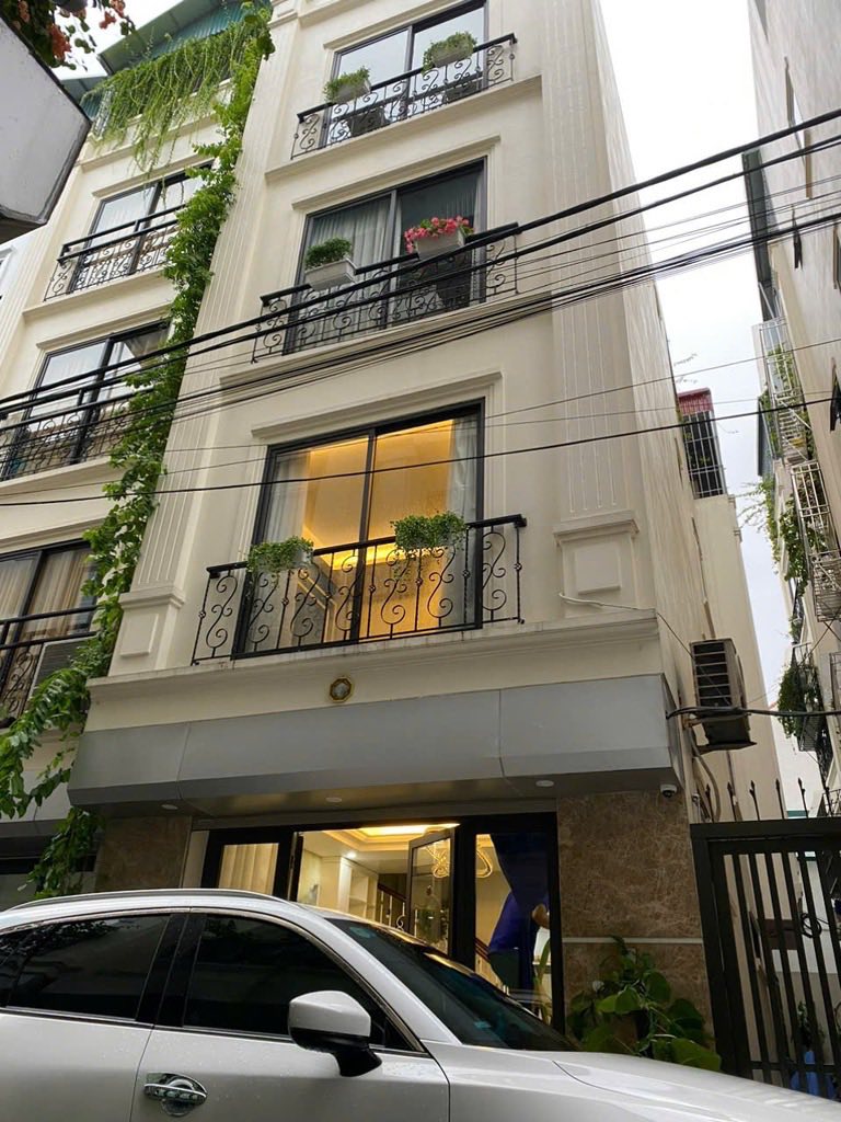 Nhà lô góc 5 tầng, ô tô tránh vào nhà, gần Trường Pháp, Ngọc Thụy, Long Biên