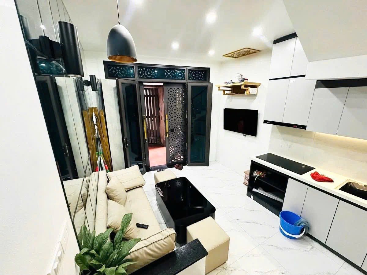 Nhà mới 4 tầng full nội thất, 3 phòng ngủ, ngõ rộng thoáng tại Láng, Đống Đa