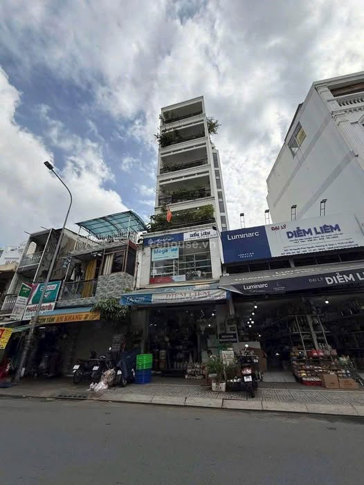 Tòa nhà 7 tầng thang máy Quận 3, dòng tiền sẵn sàng, giá hời