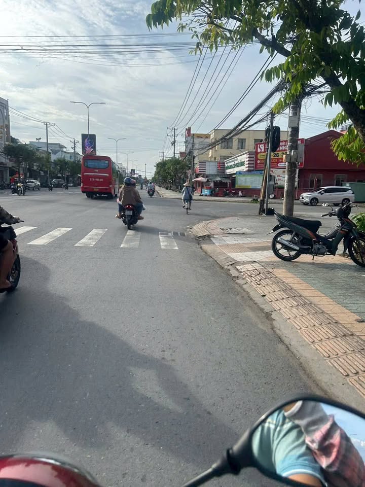 Giảm sốc 1,5 tỷ đất vàng Phú Tân, Bến Tre - Mặt tiền hẻm thông, sẵn thổ cư