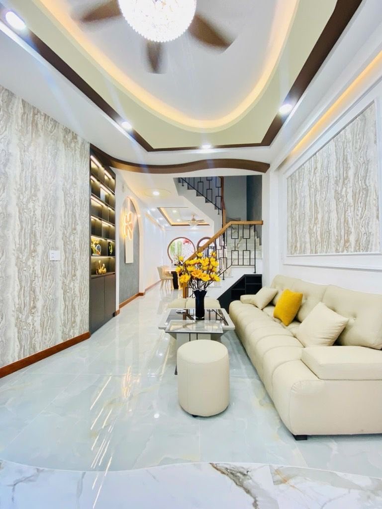 Nhà 4 tầng Quận 10, sát mặt tiền, nội thất xịn, giá 10.9 tỷ