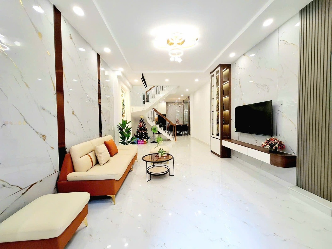 Nhà 4m x 4m, 1 trệt 2 lầu, hẻm xe tải 7m, cơ hội đầu tư hấp dẫn