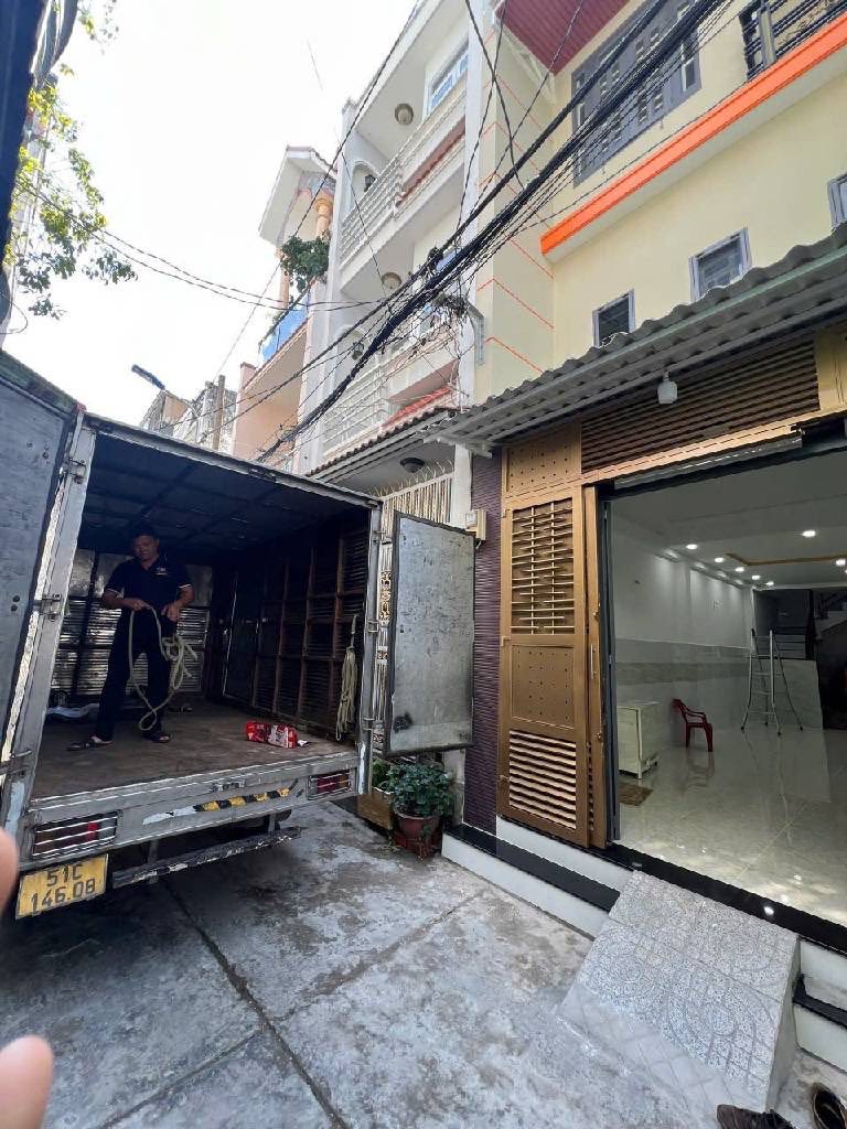 Nhà hẻm xe tải gần Đầm Sen, 48m2 vuông vức, 3 tầng, 5 tỷ