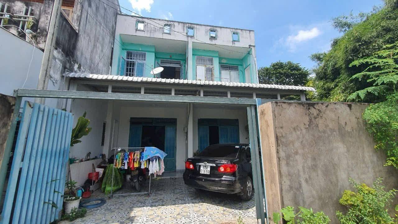 Bán nhà 1 trệt 1 lầu tại Hóc Môn, giá 5.4 tỷ, ô tô cất trong nhà