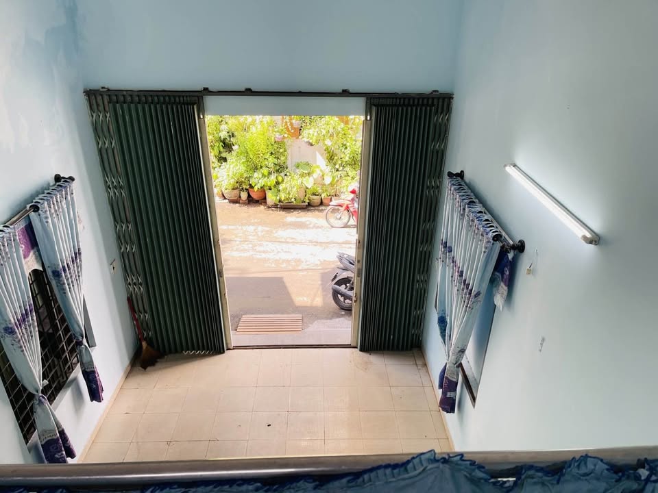 Tọa lạc tại vị trí đắc địa trung tâm Điện Biên Phủ, cách trục đường chính chỉ 80m