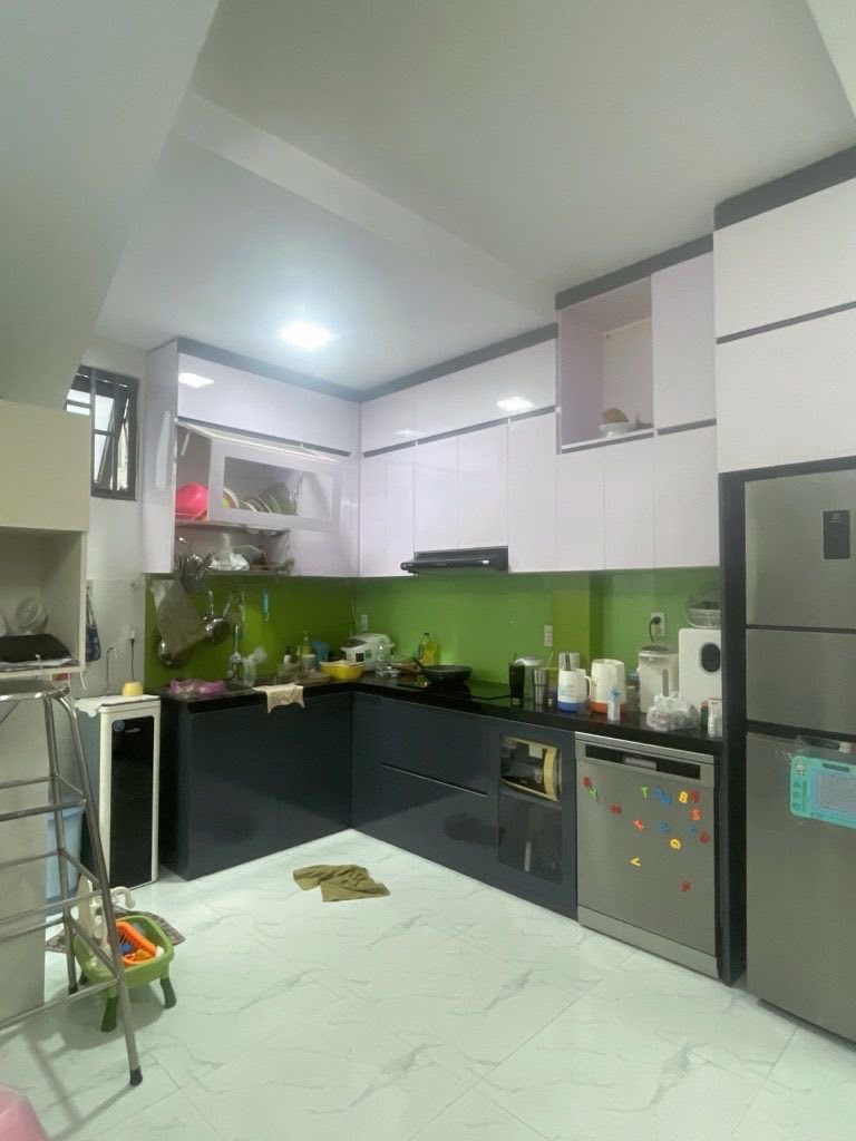 Nhà lô góc cực đẹp, nằm sát mặt tiền đường Lạc Long Quân sầm uất, Quận 11