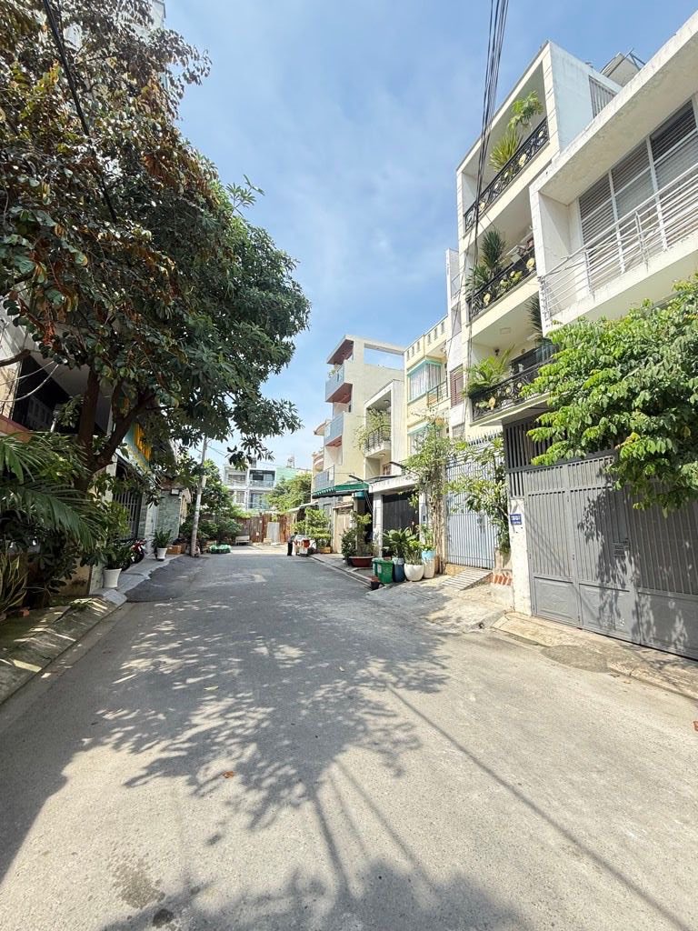 Ngôi nhà 3 tầng khang trang tại Tân Hòa Đông, Bình Tân - Sổ hồng riêng, giá nhỉnh 8 tỷ