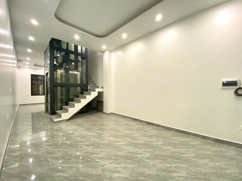 Nhà 5 tầng thang máy Tứ Liên, Tây Hồ giá chỉ 14,2 tỷ