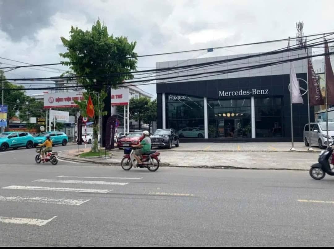 Bán nhà 1 trệt 2 lầu cao cấp, hẻm 70 Cách Mạng Tháng 8, Cần Thơ, đối diện trường Cao đẳng và Thế Giới Di Động