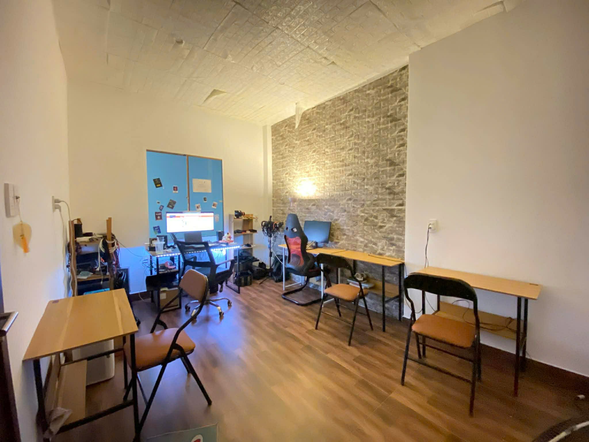 Nhà 2 tầng mặt tiền Hoà An, 4 phòng ngủ, gần bến xe, giá hời