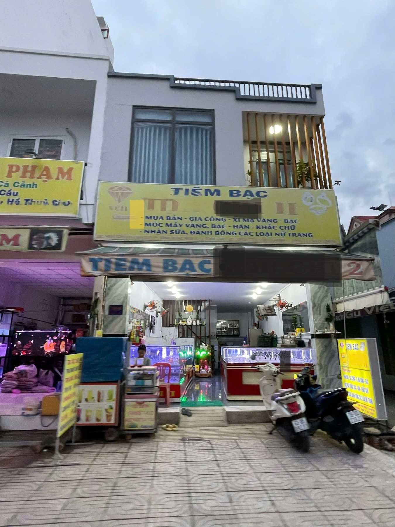 Căn nhà mặt tiền tại xã Qui Đức, gần Chợ Hưng Long, Huyện Bình Chánh, mang trong mình vẻ đẹp giản dị