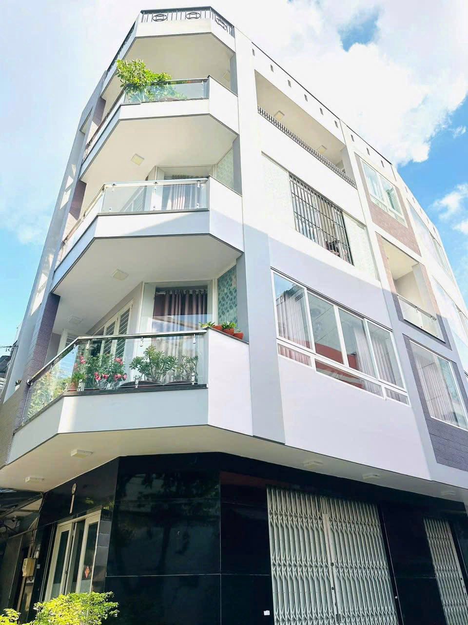 Gốc 2 mặt tiền, hẻm xe hơi Lê Đại Hành, 60m2, 4 phòng ngủ Master, giá sốc 9 tỷ