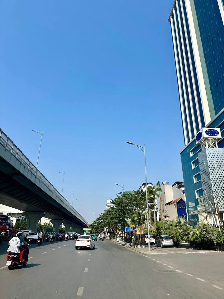 Nhà mặt phố Minh Khai, Hai Bà Trưng: 3 tầng, 3 thoáng, kinh doanh đỉnh