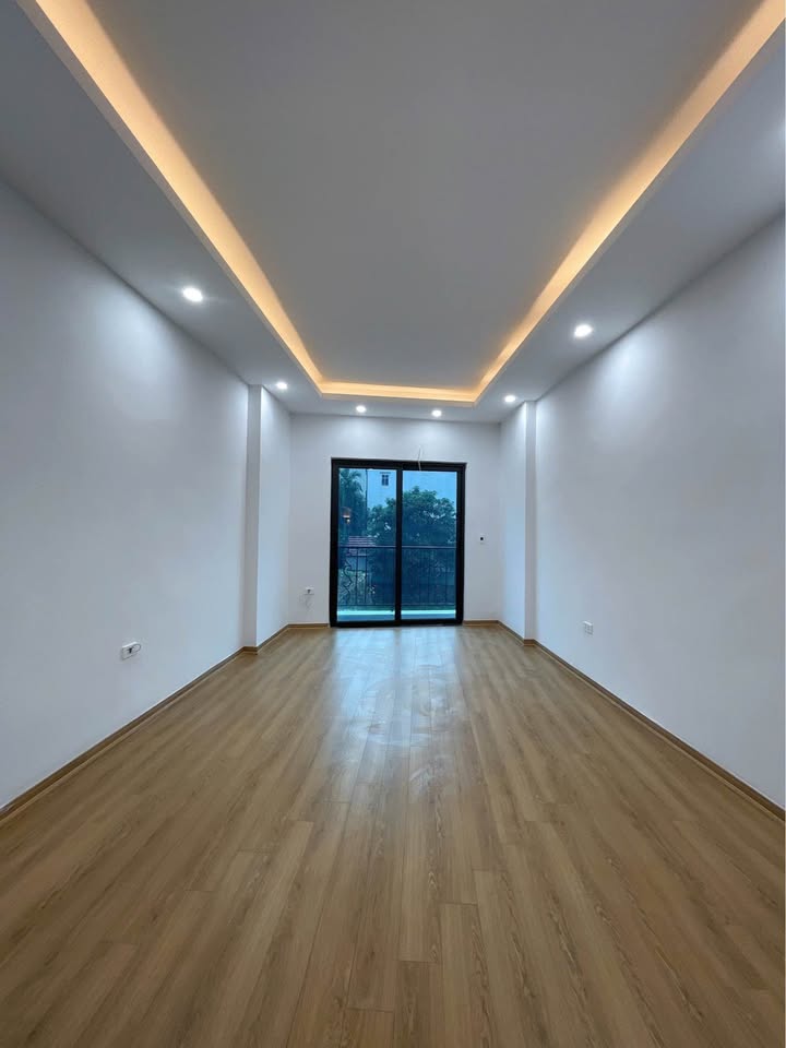 Nhà mới xây nở hậu, 2 thoáng, gần chợ, 5 tầng, 30m2, 5.25 tỷ