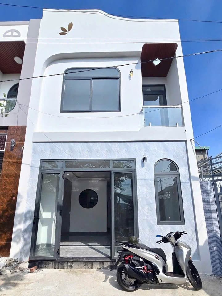 Chính chủ bán gấp nhà 3 tầng sổ riêng thổ cư, ngõ rộng ô tô tránh, chỉ 2,95 tỷ