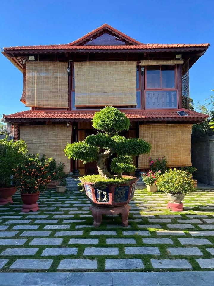 Bán nhà vườn gỗ 2 tầng kiên cố, 284m² sàn, 10mx40m, hướng Đông Nam, phường Ngô Mây, Kon Tum