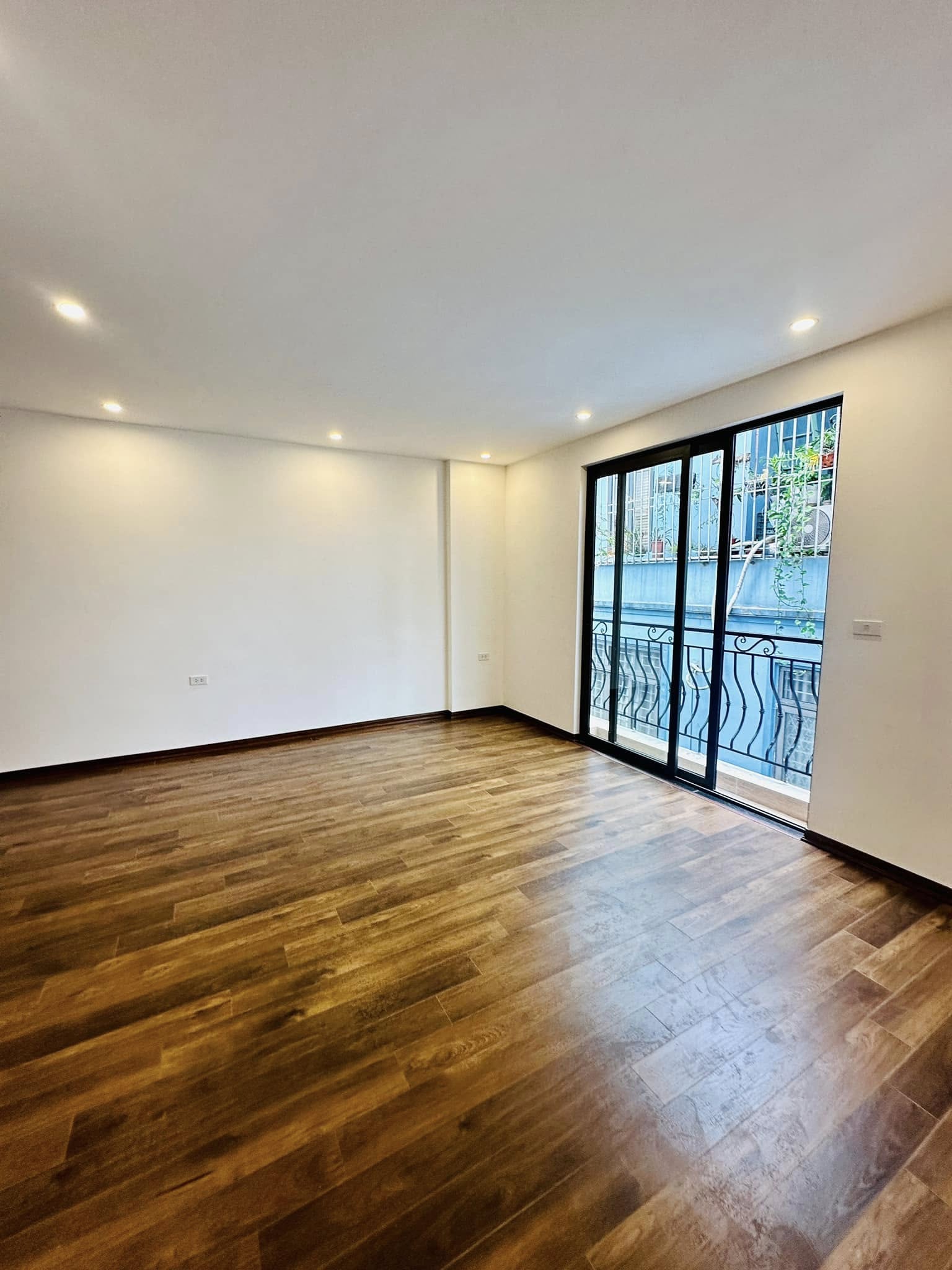 Nhà 5 tầng thang máy, ngõ ô tô vào, Vạn Phúc, Hà Đông, giá nhỉnh 14 tỷ