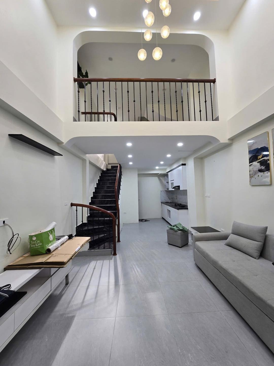 Nhà Cầu Giấy, 36m2, 4 tầng, ngõ thông, gần Hồ Tây, giá 9,8 tỷ