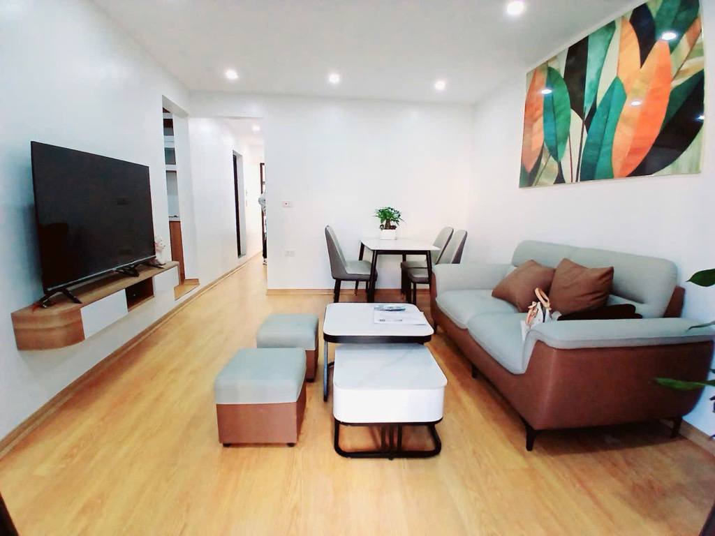 Bán nhà tập thể Hoàng Quốc Việt, thoáng đãng, an ninh, ô tô đỗ cửa - Sổ đỏ sẵn sàng