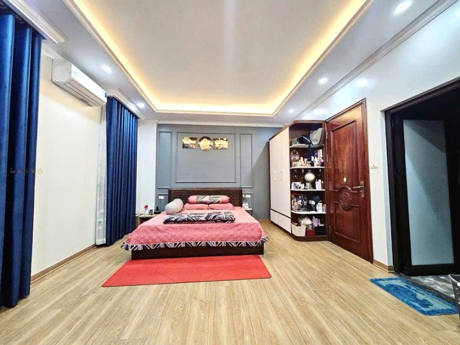 Nhà 5 tầng đẹp như mơ, ô tô đỗ cửa ngay cạnh Đại học Thương Mại, 40m2 chỉ 8 tỷ