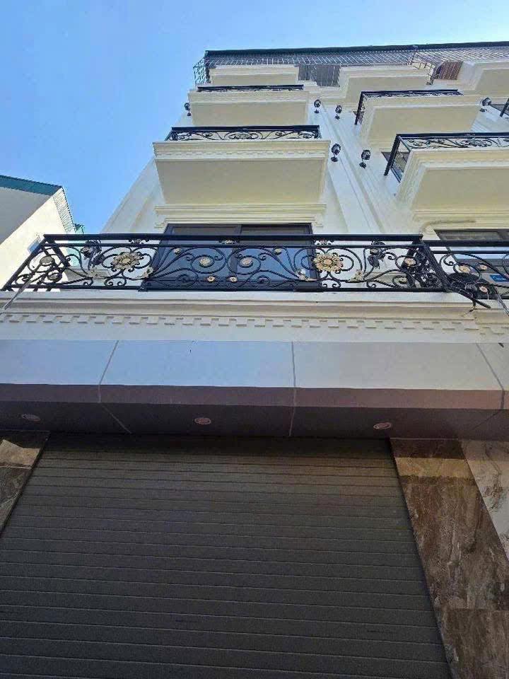 Nhà 5 tầng 38m² Vĩnh Hưng, ô tô tránh, sổ đỏ đẹp