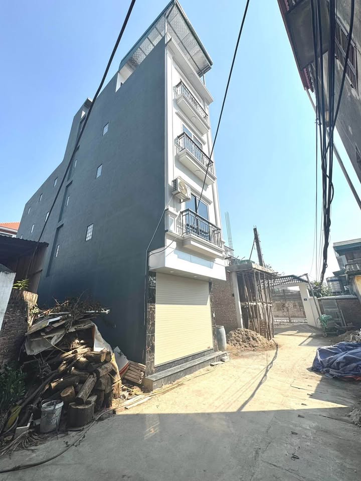 Chớp ngay cơ hội sở hữu căn nhà 5 tầng xây mới, thiết kế hiện đại với thang máy xịn xò tại Trạm Trôi