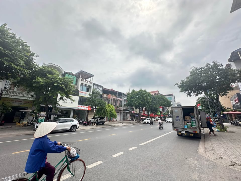 Siêu phẩm đất nền Lô 2 đường Lương Ngọc Quyến, ngay cạnh ngã 4, vị trí cực đẹp để xây nhà trọ hoặc đầu tư tích sản