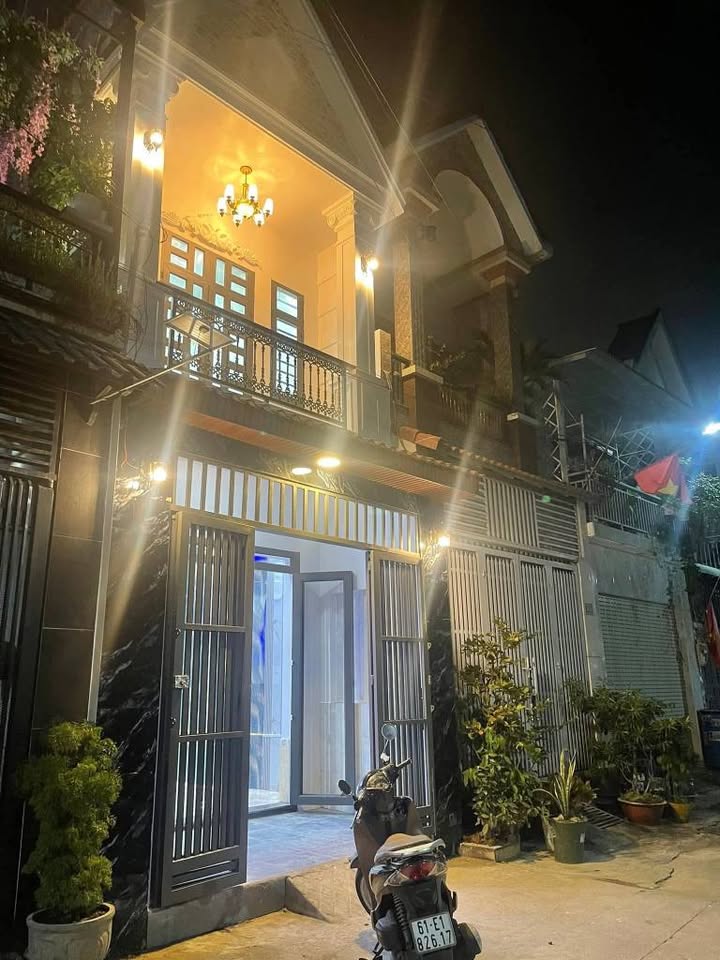 Bán nhà phố tại phường Dĩ An, mặt tiền đường 10m, phù hợp kinh doanh