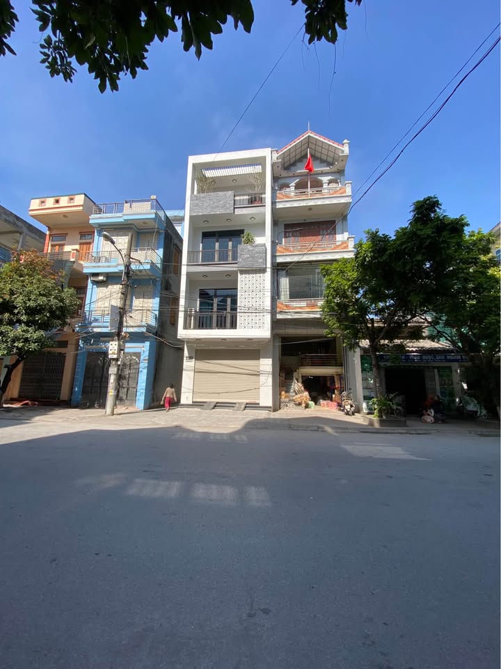 Nhà mặt đường Tiền Phong 4 tầng, kinh doanh tốt, thiết kế hiện đại