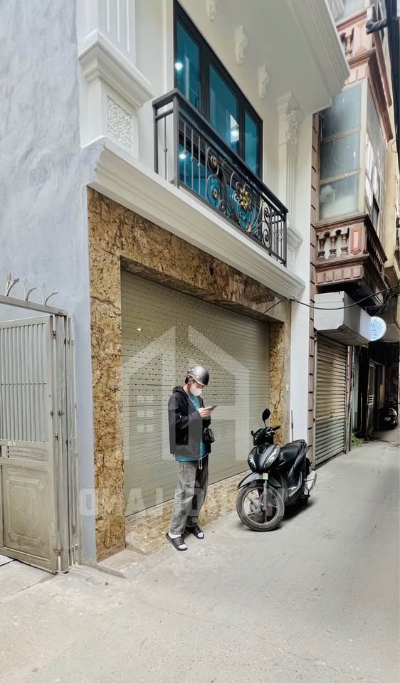 Hồ Tùng Mậu đỉnh của chóp, mặt tiền 5.1m, sát ga tàu điện, ô tô vào nhà