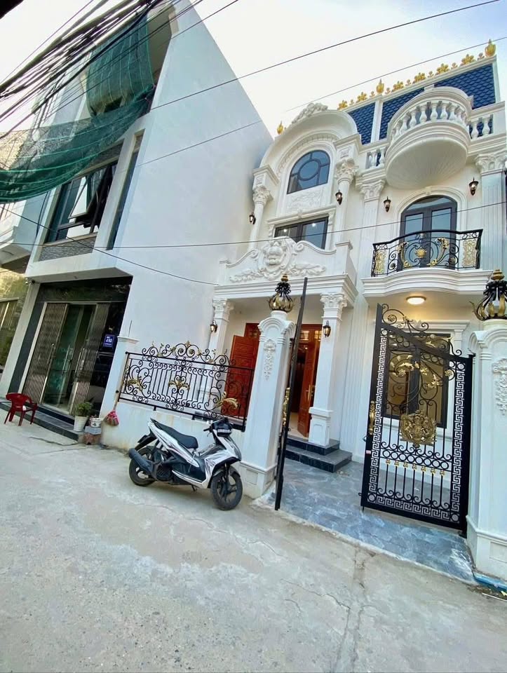 Bán biệt thự 3 tầng tại khu vực đắc địa đường Bái, phía sau khách sạn Nam Cường