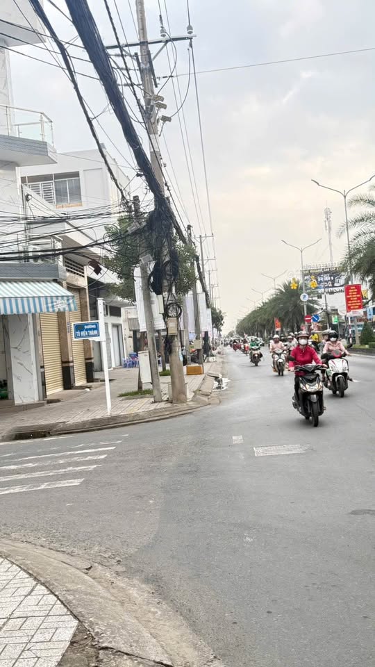 Bán nhà Mỹ Phước, Long Xuyên 3 phòng ngủ, gần chợ, giá 2 tỷ