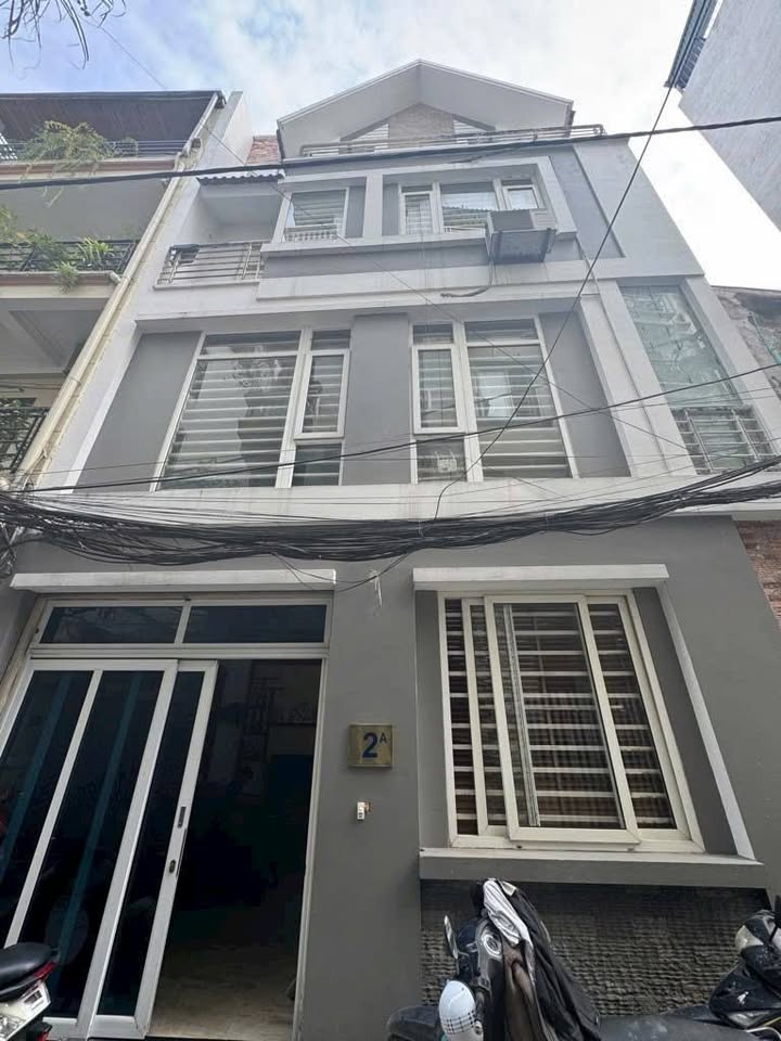 Nhà Bồ Đề, gần Nguyễn Văn Cừ, 4 tầng, mặt tiền 7.2m, ô tô 7 chỗ đỗ cửa, chỉ hơn 9 tỷ