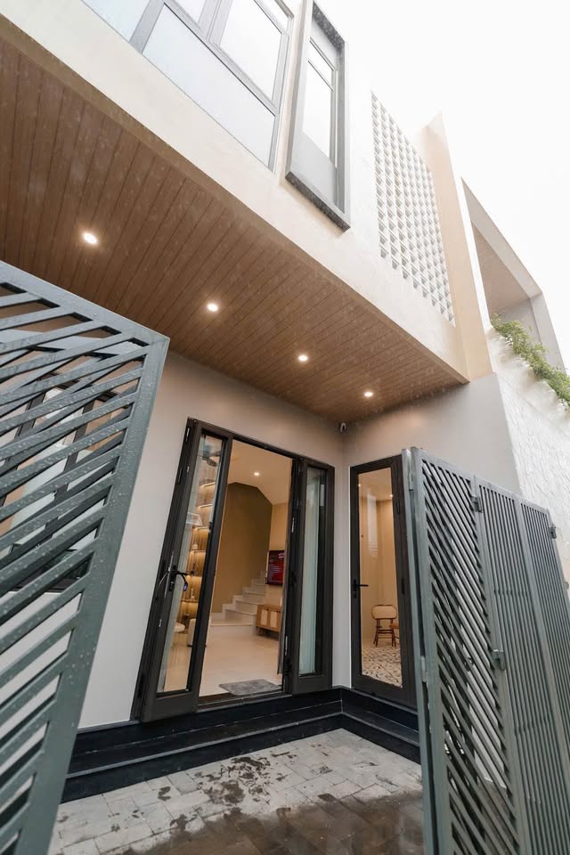 Nhà 2 tầng kiệt ô tô Ngọc Anh đỉnh của chóp