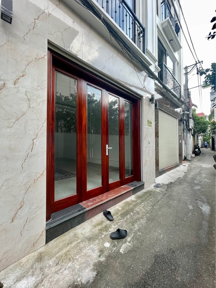 Nhà 5 tầng thang máy 36m2, ô tô đỗ cửa, gần phố ô tô tránh Cầu Giấy