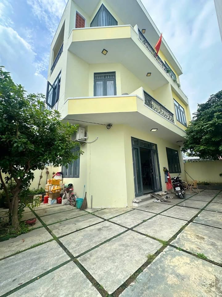 Nhà 3 tầng full nội thất, gần biển Nha Trang, giá nhỉnh 4 tỷ