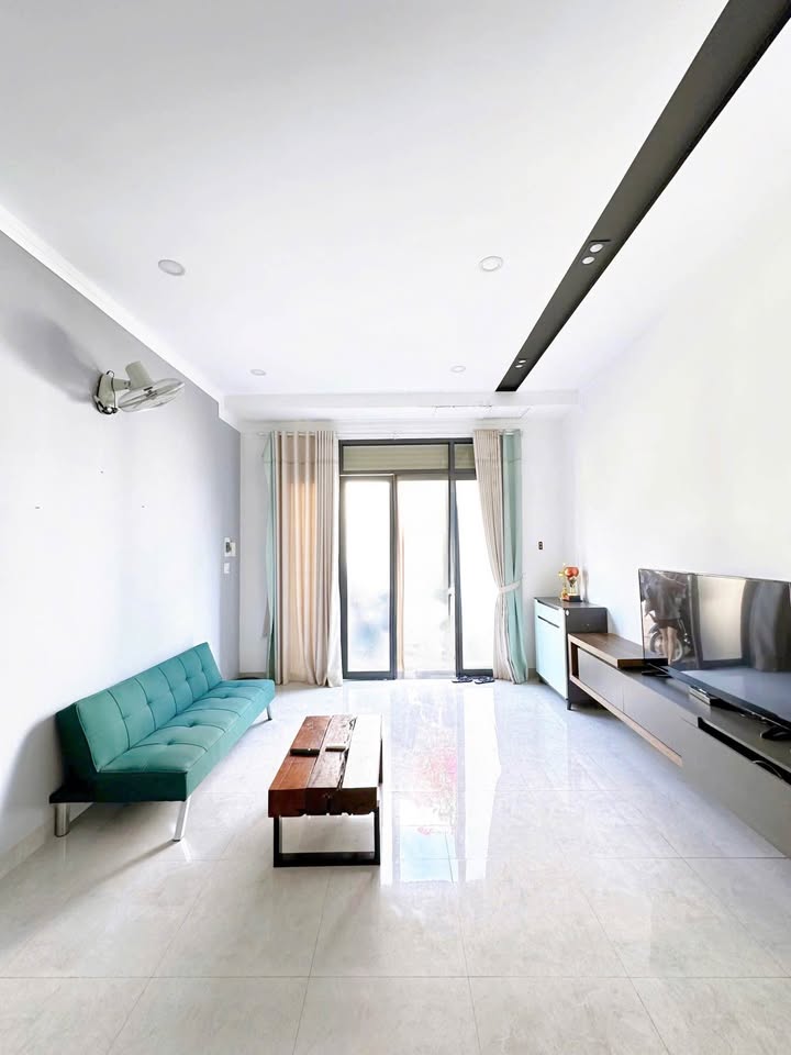 Nhà 2 lầu đẹp, full nội thất, hẻm xe hơi Đinh Tiên Hoàng, Buôn Ma Thuột