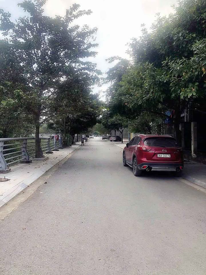 Nhà 3 tầng Tân Sơn, vài bước chân tới phố, giá inbox siêu hấp dẫn