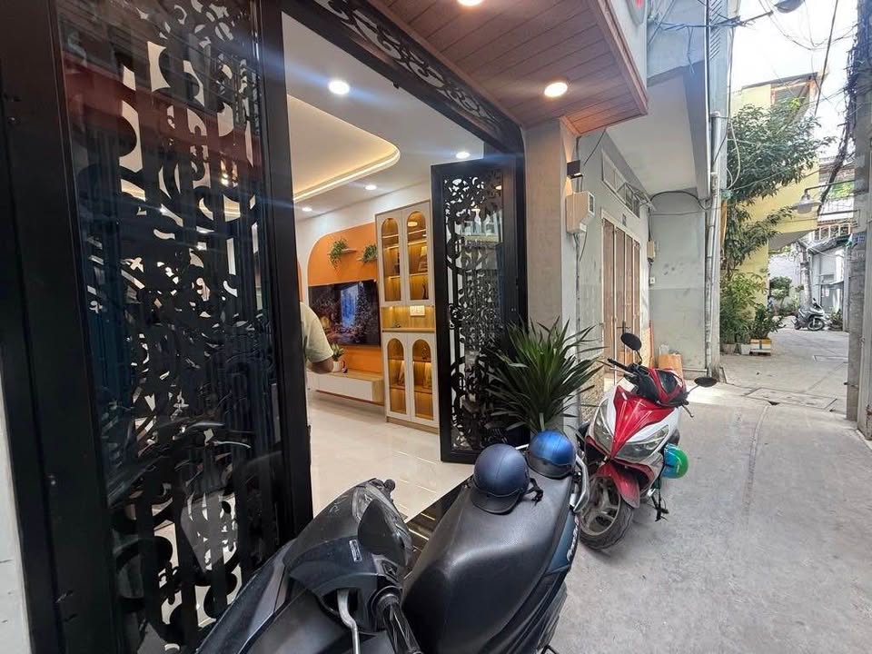 Bán nhà 3 tầng đẹp Huỳnh Văn Bánh, sổ A4, 35m2, chỉ 6.85 tỷ