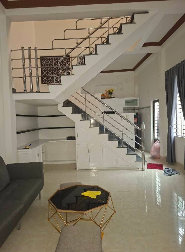 Nhà 2 tầng "hút gió" Võ Văn Tần, gần Aeon Mall - Giá hời 8 triệu/tháng