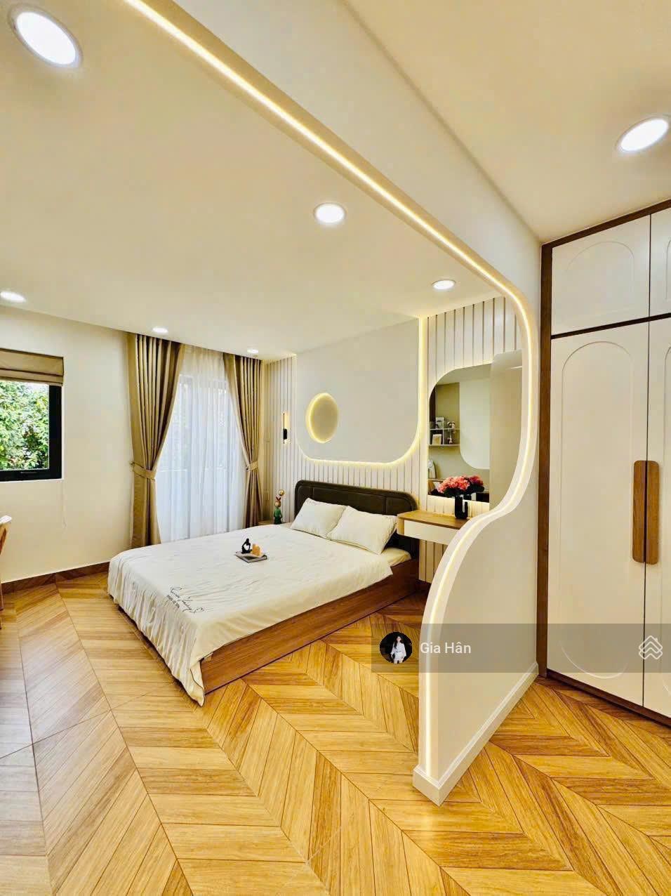 Nhà 42.5m2 Lê Quang Định, xây 1 trệt 2 lầu. Giá 4 tỷ 550. Hẻm 4m thông, sổ sẵn