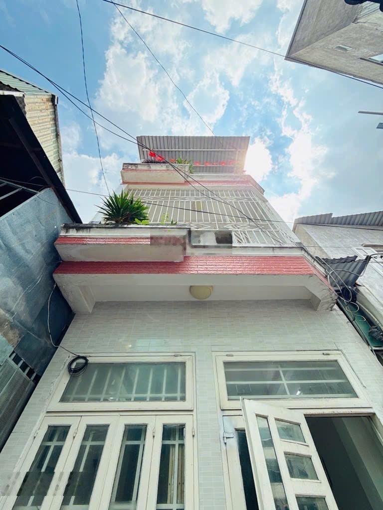 Nhà đẹp 3 tầng kiên cố, 4x8m, đường Quang Trung - Gò Vấp, giảm sâu 600 tr, chỉ còn 3 tỷ TL