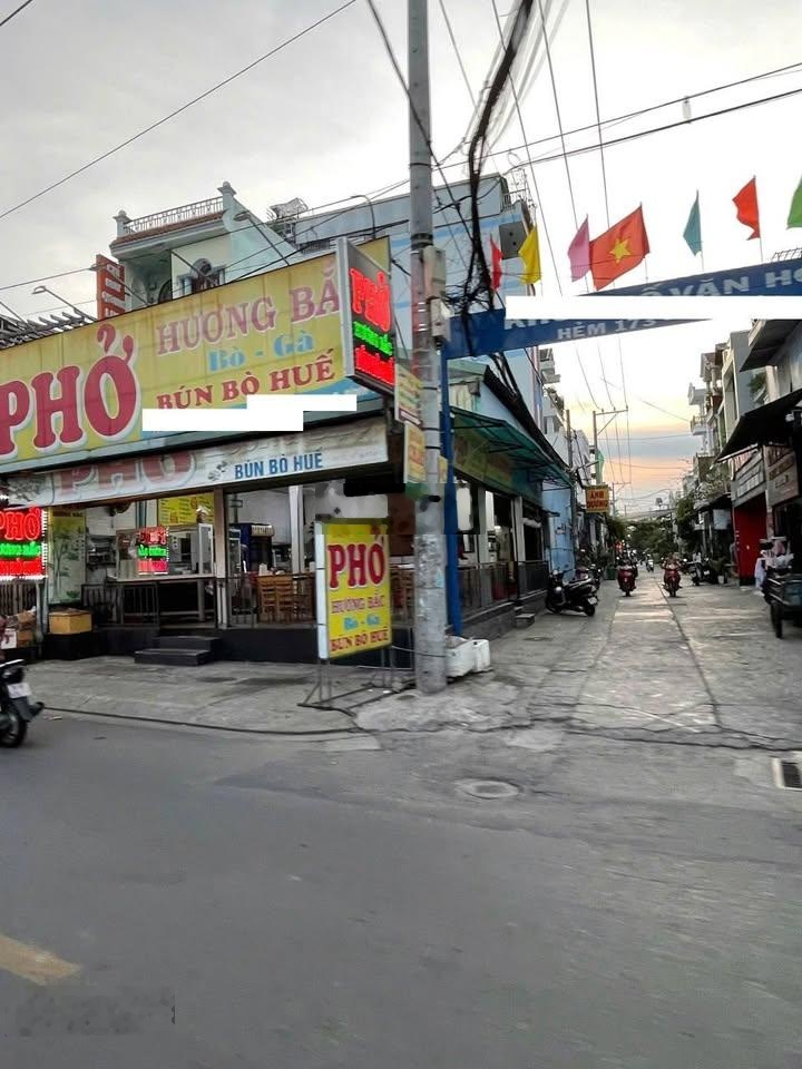 Góc 2 MT (8x20m) 160m2 gần bệnh viện ngay chợ Bình Chánh đang cho thuê 25 triệu giá 890 triệu